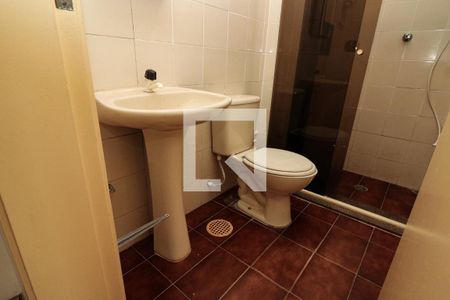 Banheiro de kitnet/studio para alugar com 1 quarto, 50m² em Cidade Baixa, Porto Alegre