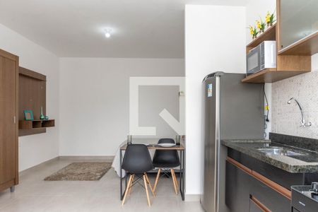 Sala/ cozinha  de kitnet/studio para alugar com 1 quarto, 27m² em Jardim Iporanga, Guarulhos