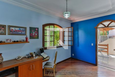 Sala de casa à venda com 3 quartos, 139m² em Santa Amelia, Belo Horizonte