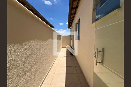 Corredor de casa de condomínio para alugar com 3 quartos, 108m² em Xangri-lá, Contagem