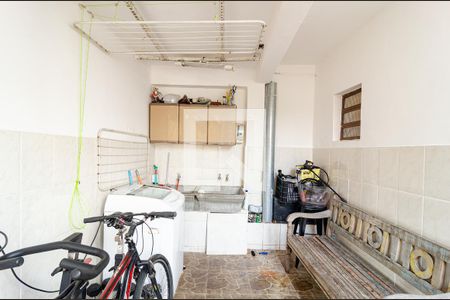 Casa à venda com 220m², 3 quartos e 3 vagas Casa à venda com 220m², 3 quartos e 3 vagasLavanderia