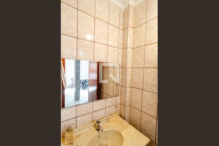 Casa à venda com 220m², 3 quartos e 3 vagas Casa à venda com 220m², 3 quartos e 3 vagasBanheiro Social