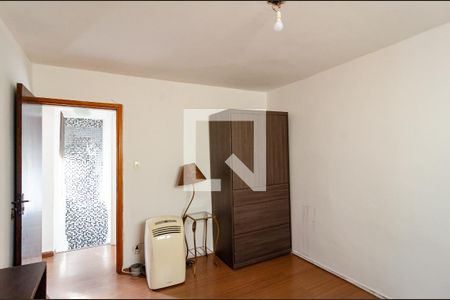 Casa à venda com 220m², 3 quartos e 3 vagas Casa à venda com 220m², 3 quartos e 3 vagasQuarto 2