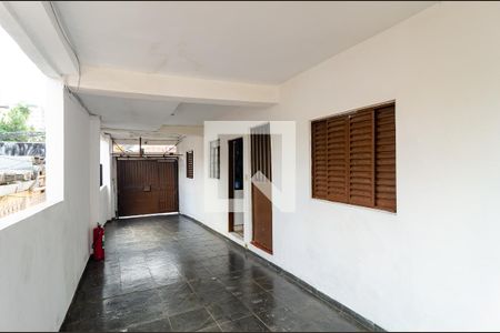 Casa à venda com 220m², 3 quartos e 3 vagas Casa à venda com 220m², 3 quartos e 3 vagasEntrada