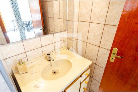 Casa à venda com 220m², 3 quartos e 3 vagas Casa à venda com 220m², 3 quartos e 3 vagasBanheiro Social