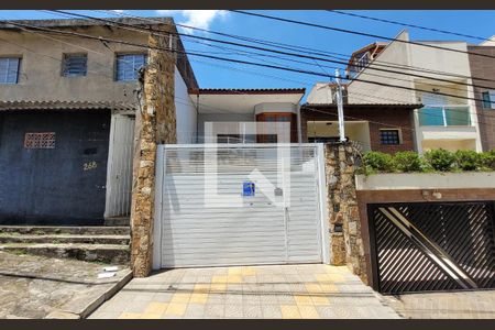 Fachada de casa à venda com 3 quartos, 205m² em Vila Camilopolis, Santo André