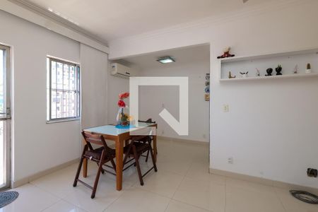 Apartamento à venda com 67m², 2 quartos e 1 vagaSala