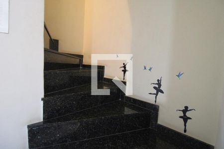 Escada de casa de condomínio à venda com 3 quartos, 90m² em Pedreira, São Paulo