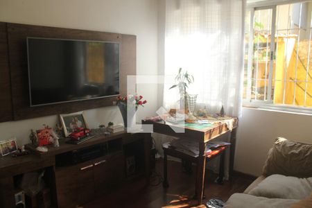 Sala de TV de casa à venda com 3 quartos, 525m² em Jardim Santa Helena, São Paulo