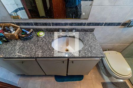 Casa de condomínio à venda com 190m², 3 quartos e 2 vagasBanheiro social