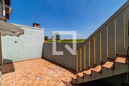 Casa de condomínio à venda com 190m², 3 quartos e 2 vagasQuintal