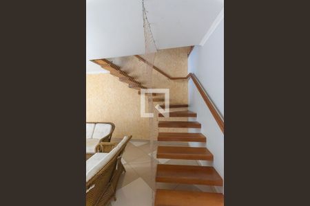 Escada de casa para alugar com 4 quartos, 302m² em Jardim Paranapanema, Campinas