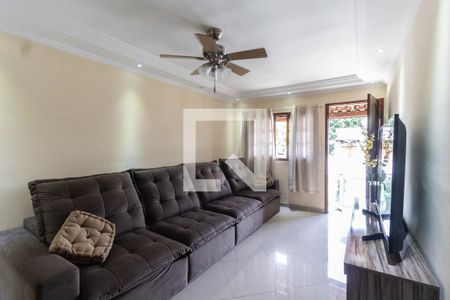Sala de casa de condomínio para alugar com 2 quartos, 130m² em Vila Dionisia, São Paulo