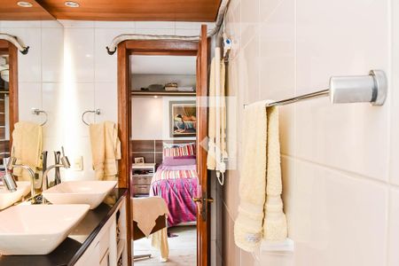 Apartamento à venda com 238m², 3 quartos e 2 vagasBanheiro da Suíte