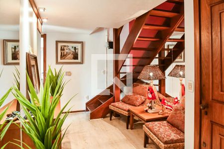 Hall de entrada de apartamento à venda com 3 quartos, 238m² em Floresta, Porto Alegre