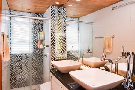 Apartamento à venda com 238m², 3 quartos e 2 vagasBanheiro da Suíte