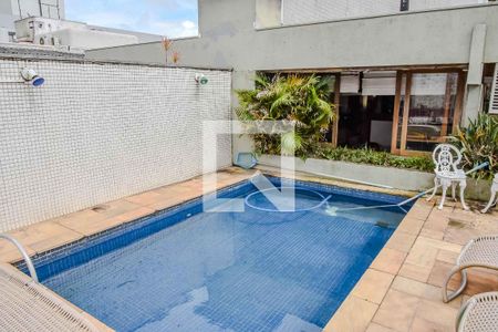 Apartamento à venda com 238m², 3 quartos e 2 vagasCobertura/Piscina