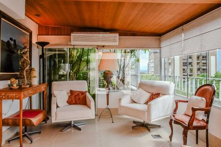 Apartamento à venda com 238m², 3 quartos e 2 vagasSala