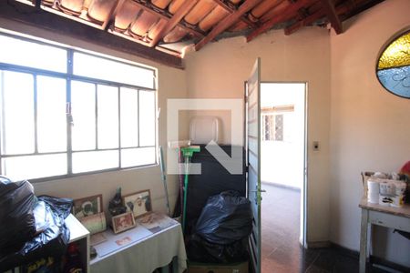 Casa à venda com 280m², 4 quartos e 5 vagasEscritório