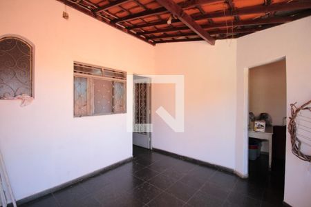 Casa à venda com 280m², 4 quartos e 5 vagasVaranda