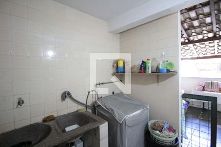 Casa à venda com 280m², 4 quartos e 5 vagasArea de Serviço