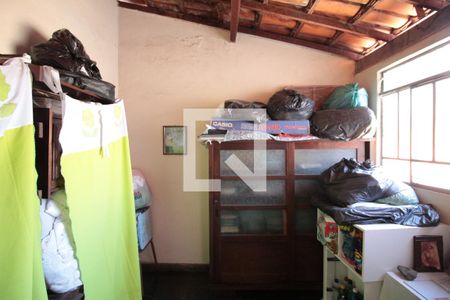 Casa à venda com 280m², 4 quartos e 5 vagasEscritório