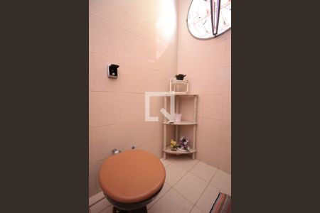 Casa à venda com 280m², 4 quartos e 5 vagasBanheiro Social