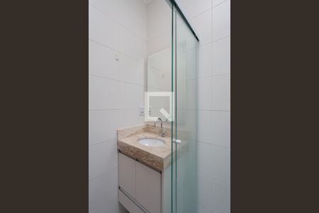 Casa de condomínio à venda com 65m², 3 quartos e 2 vagasBanheiro social