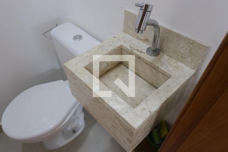 Lavabo de casa de condomínio para alugar com 3 quartos, 65m² em Santa Teresinha, São Paulo