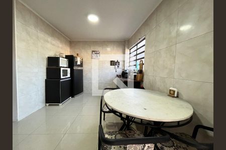 Casa para alugar com 220m², 3 quartos e 2 vagasCozinha