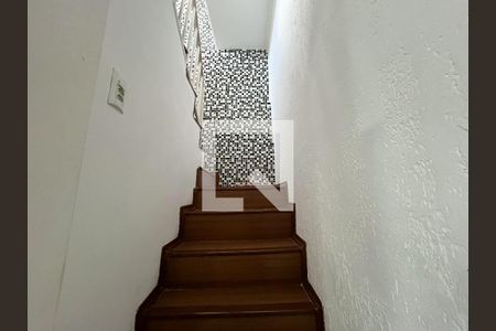 Escada de casa para alugar com 3 quartos, 220m² em Vila Parque Jabaquara, São Paulo
