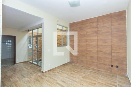 Sala de casa de condomínio à venda com 3 quartos, 90m² em Heliópolis, Belo Horizonte
