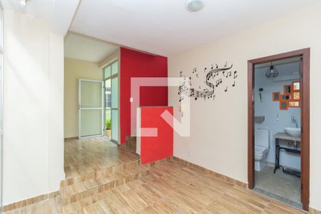 Sala de casa de condomínio à venda com 3 quartos, 90m² em Heliópolis, Belo Horizonte