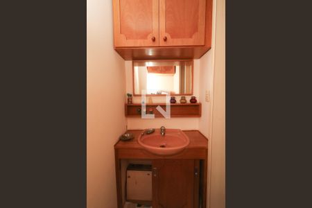 Lavabo de apartamento para alugar com 2 quartos, 68m² em Cristal, Porto Alegre