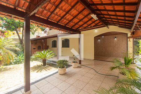 Casa de condomínio para alugar com 140m², 4 quartos e 2 vagasQuintal