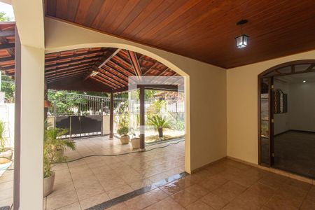 Casa de condomínio para alugar com 140m², 4 quartos e 2 vagasQuintal