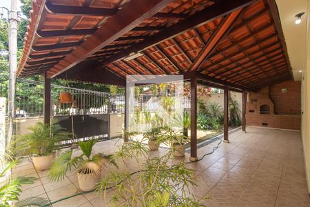 Casa de condomínio para alugar com 140m², 4 quartos e 2 vagasQuintal