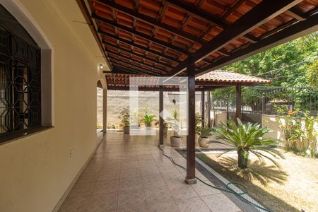 Casa de condomínio para alugar com 140m², 4 quartos e 2 vagasEntrada