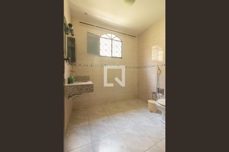 Casa de condomínio para alugar com 140m², 4 quartos e 2 vagasBanheiro Social