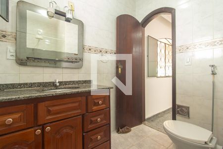 Casa de condomínio para alugar com 140m², 4 quartos e 2 vagasBanheiro da Suíte 2