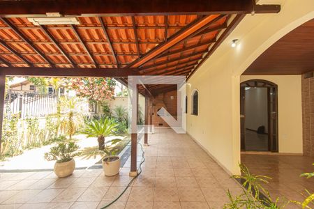 Casa de condomínio para alugar com 140m², 4 quartos e 2 vagasQuintal