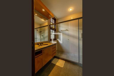 Casa de condomínio à venda com 900m², 6 quartos e 3 vagas Casa de condomínio à venda com 900m², 6 quartos e 3 vagasBanheiro Suíte 5