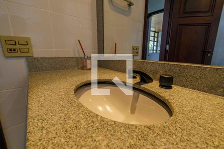 Casa de condomínio à venda com 900m², 6 quartos e 3 vagas Casa de condomínio à venda com 900m², 6 quartos e 3 vagasBanheiro Suíte 5