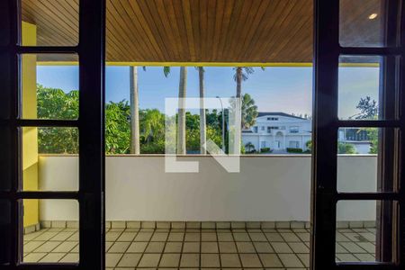 Casa de condomínio à venda com 900m², 6 quartos e 3 vagas Casa de condomínio à venda com 900m², 6 quartos e 3 vagasSuíte 4 Varanda