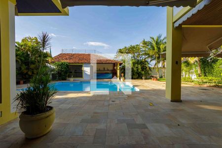 Casa de condomínio à venda com 900m², 6 quartos e 3 vagas Casa de condomínio à venda com 900m², 6 quartos e 3 vagasQuintal