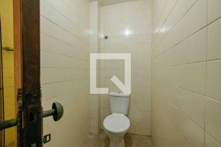 Casa de condomínio à venda com 900m², 6 quartos e 3 vagas Casa de condomínio à venda com 900m², 6 quartos e 3 vagasBanheiro Quintal