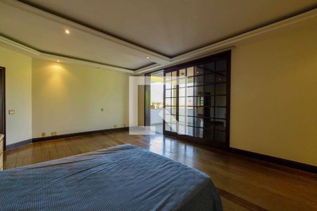 Casa de condomínio à venda com 900m², 6 quartos e 3 vagas Casa de condomínio à venda com 900m², 6 quartos e 3 vagasSuíte 3