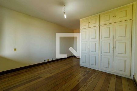 Casa de condomínio à venda com 900m², 6 quartos e 3 vagas Casa de condomínio à venda com 900m², 6 quartos e 3 vagasQuarto 1