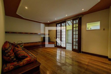 Casa de condomínio à venda com 900m², 6 quartos e 3 vagas Casa de condomínio à venda com 900m², 6 quartos e 3 vagasSala Privativa