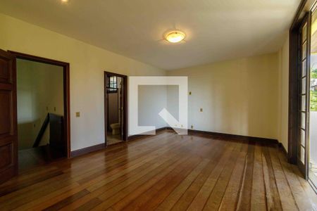 Casa de condomínio à venda com 900m², 6 quartos e 3 vagas Casa de condomínio à venda com 900m², 6 quartos e 3 vagasSuíte 4